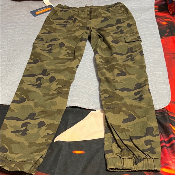 Old Navy Camouflage Joggers for Kids - Picture 3 of 3